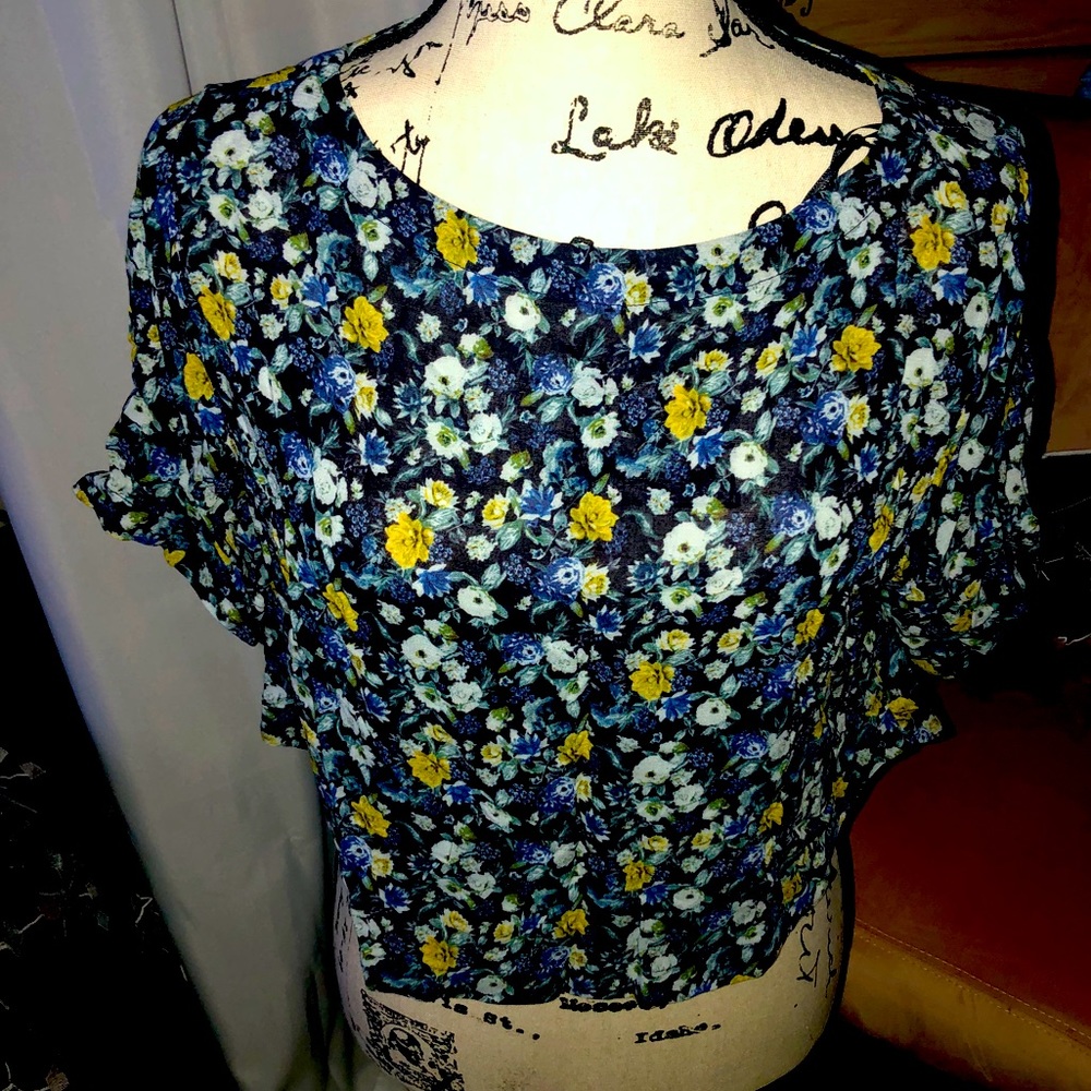 H&M Floral Crop Blouse Size 4 Short Sleeve